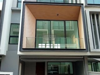 Reihenhaus zum Kauf mit 3 Zimmer in Saphan Sung, Bangkok