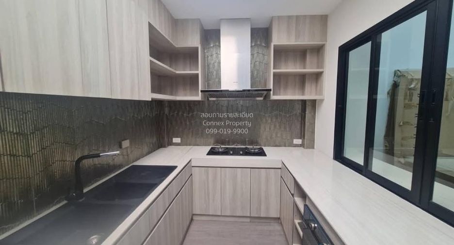 For sale 3 bedrooms townhouse in Saphan Sung, Bangkok