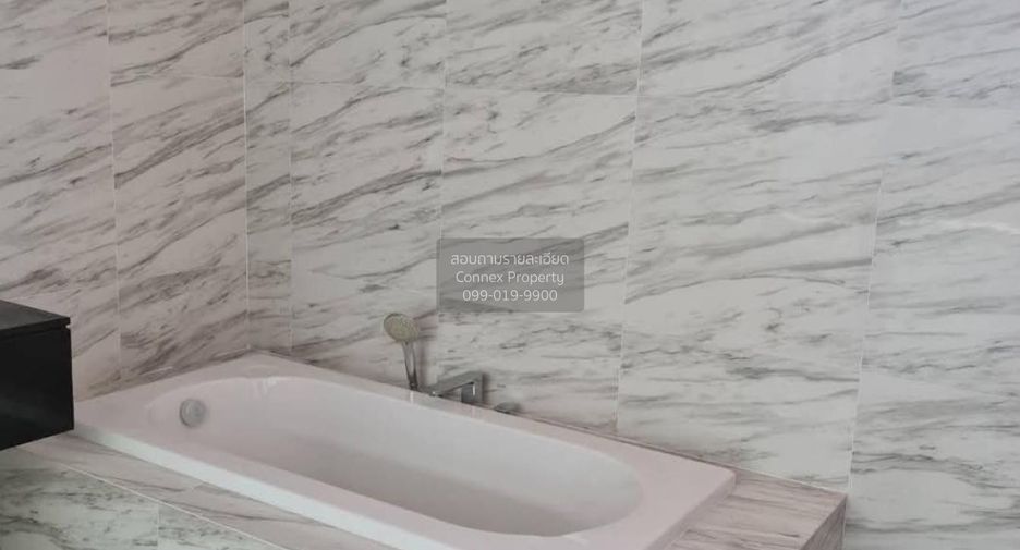 For sale 3 bedrooms townhouse in Saphan Sung, Bangkok