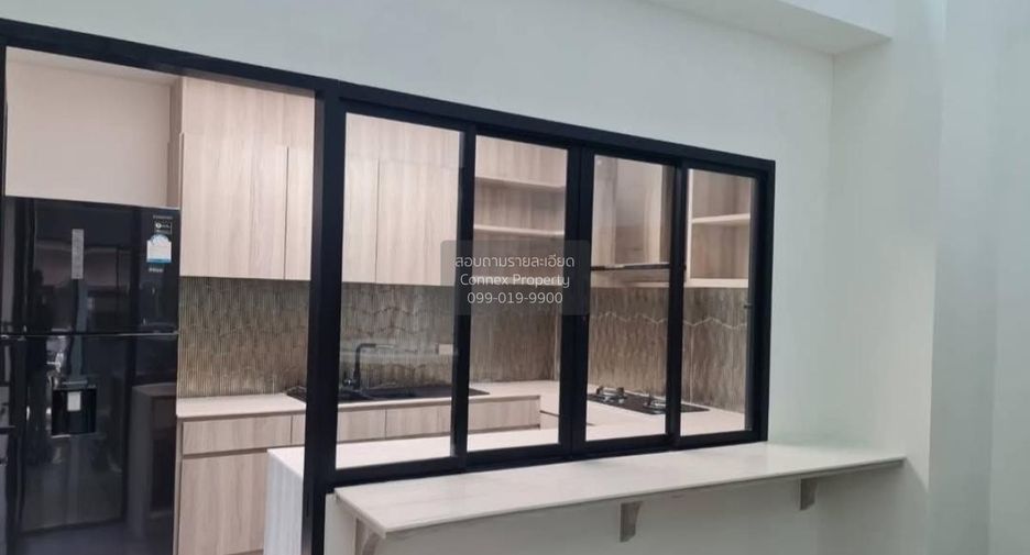 For sale 3 bedrooms townhouse in Saphan Sung, Bangkok