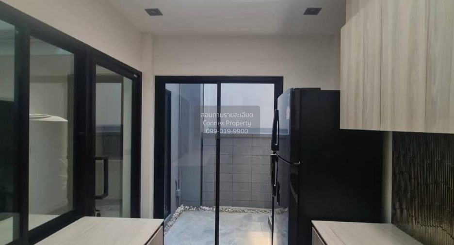 For sale 3 bedrooms townhouse in Saphan Sung, Bangkok