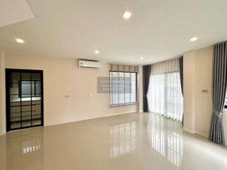 Haus zum Kauf mit 4 Zimmer in Bang Khun Thian, Bangkok