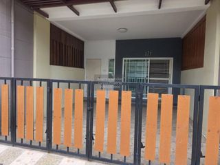 Casa adosada en venta de 3 habitaciones en Bang Bua Thong, Nonthaburi