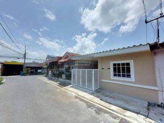 Casa adosada en venta de 3 habitaciones en Bang Yai, Nonthaburi