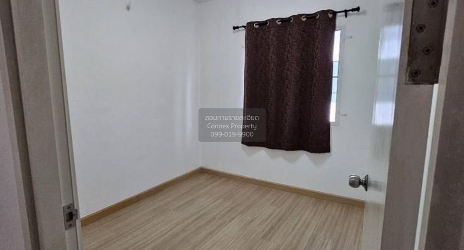 À vendre 4 chambres maison de ville à Krathum Baen, Samut Sakhon