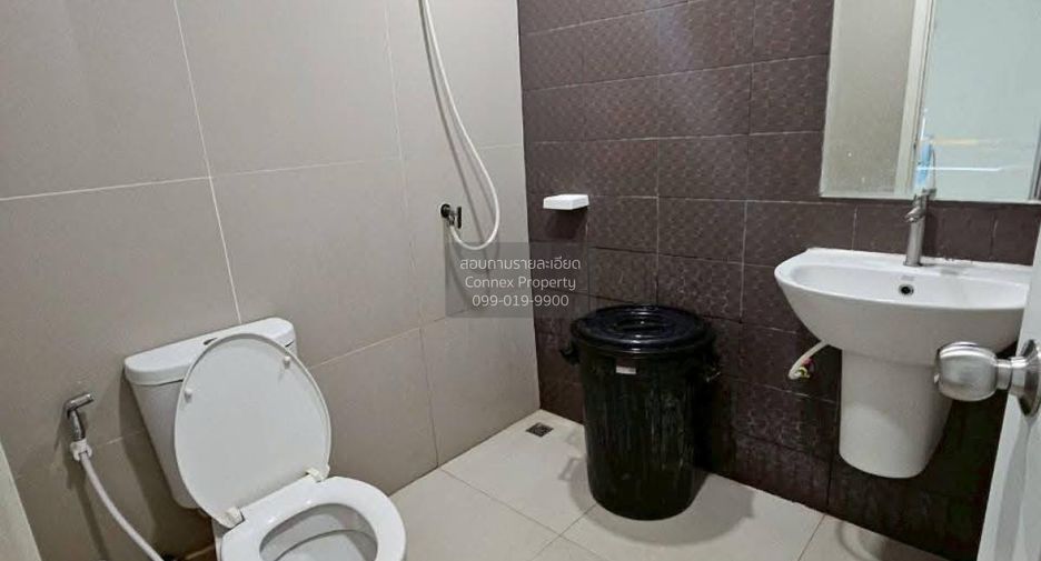 À vendre 4 chambres maison de ville à Krathum Baen, Samut Sakhon