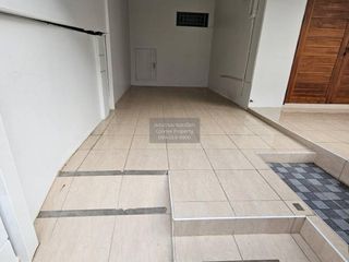 À vendre 4 chambres maison de ville à Krathum Baen, Samut Sakhon
