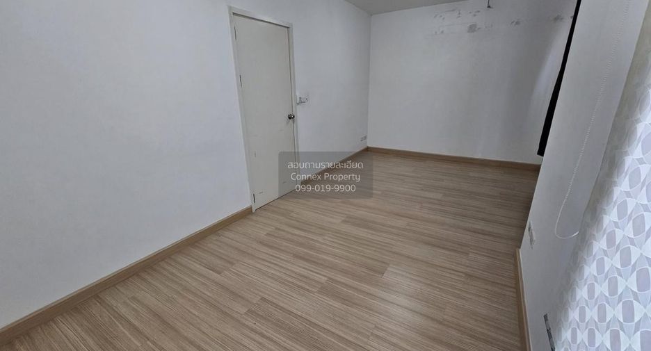 À vendre 4 chambres maison de ville à Krathum Baen, Samut Sakhon