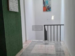 Casa adosada en venta de 8 habitaciones en Huai Khwang, Bangkok
