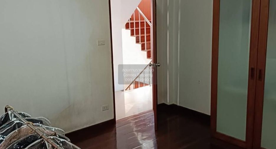 À vendre 4 chambres maison à Lat Phrao, Bangkok