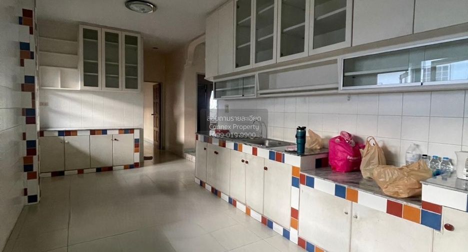 À vendre 4 chambres maison à Bang Na, Bangkok
