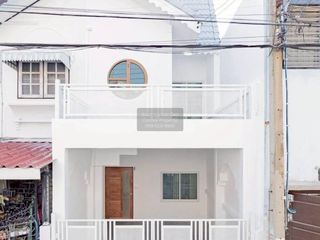 Casa adosada en venta de 2 habitaciones en Don Mueang, Bangkok