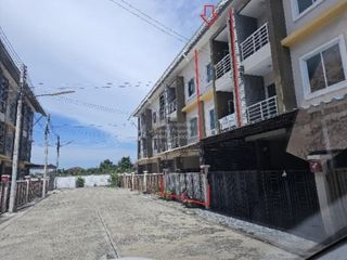 出售 4 卧室 联排别墅 在 Sam Phran, Nakhon Pathom