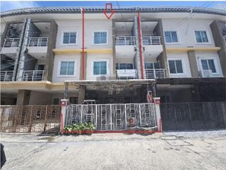出售 4 卧室 联排别墅 在 Sam Phran, Nakhon Pathom
