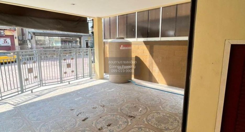 Local comercial en venta de 4 habitaciones en Phutthamonthon, Nakhon Pathom