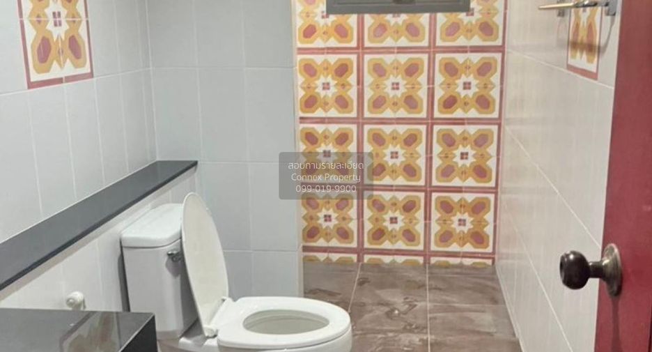 Local comercial en venta de 4 habitaciones en Phutthamonthon, Nakhon Pathom