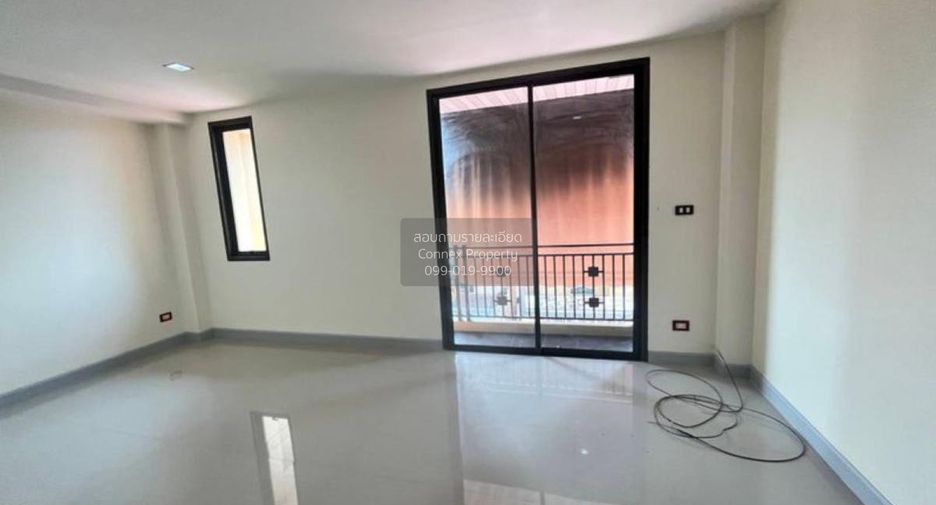 Local comercial en venta de 4 habitaciones en Phutthamonthon, Nakhon Pathom