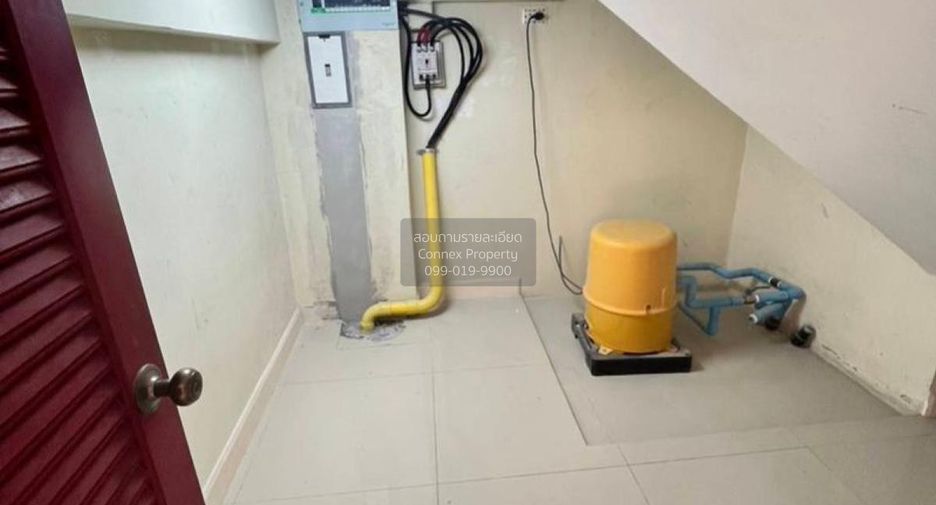 Local comercial en venta de 4 habitaciones en Phutthamonthon, Nakhon Pathom