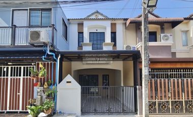 À vendre 2 chambres maison de ville à Khlong Sam Wa, Bangkok