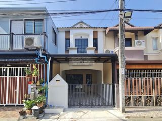 À vendre 2 chambres maison de ville à Khlong Sam Wa, Bangkok