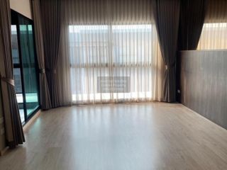 Casa adosada en venta de 3 habitaciones en Suan Luang, Bangkok