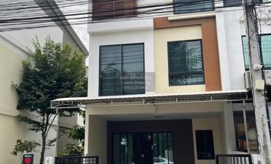 Casa adosada en venta de 3 habitaciones en Lak Si, Bangkok