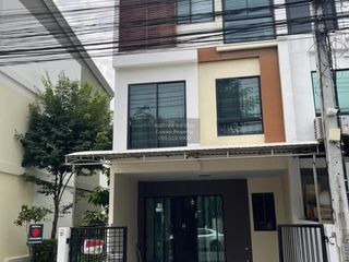 Casa adosada en venta de 3 habitaciones en Lak Si, Bangkok