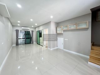 Reihenhaus zum Kauf mit 3 Zimmer in Lam Luk Ka, Pathum Thani