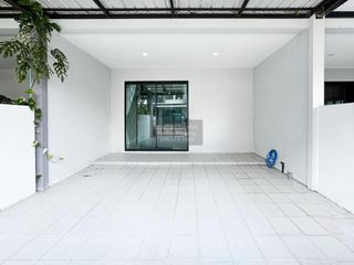 Reihenhaus zum Kauf mit 3 Zimmer in Lam Luk Ka, Pathum Thani
