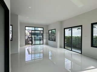 À vendre 4 chambres maison à Lat Krabang, Bangkok