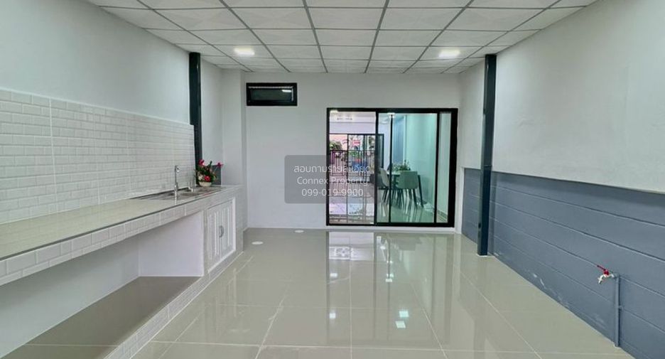 出售 3 卧室 联排别墅 在 Sai Noi, Nonthaburi
