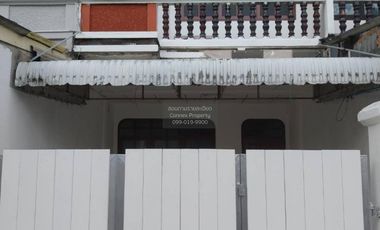À vendre 2 chambres maison de ville à Bueng Kum, Bangkok