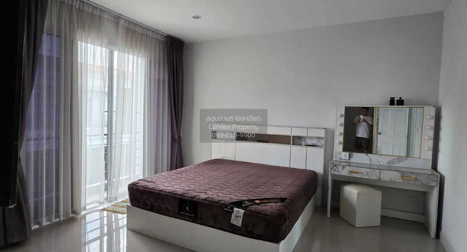 Casa adosada en venta de 3 habitaciones en Bang Khae, Bangkok