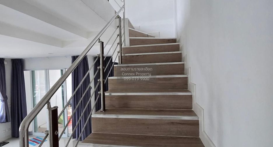 Casa adosada en venta de 3 habitaciones en Bang Khae, Bangkok