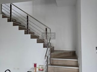 Casa adosada en venta de 3 habitaciones en Bang Khae, Bangkok