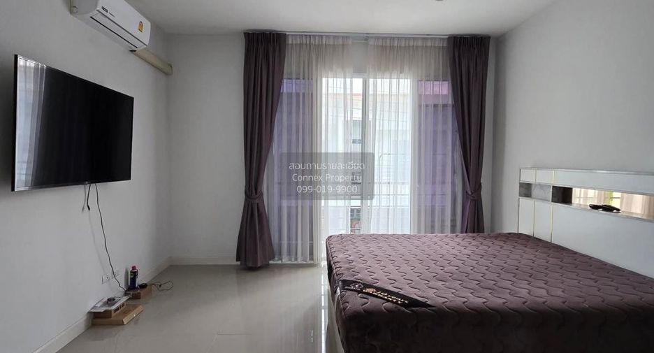 Casa adosada en venta de 3 habitaciones en Bang Khae, Bangkok