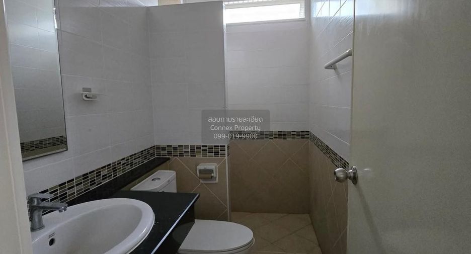 Casa adosada en venta de 3 habitaciones en Bang Khae, Bangkok
