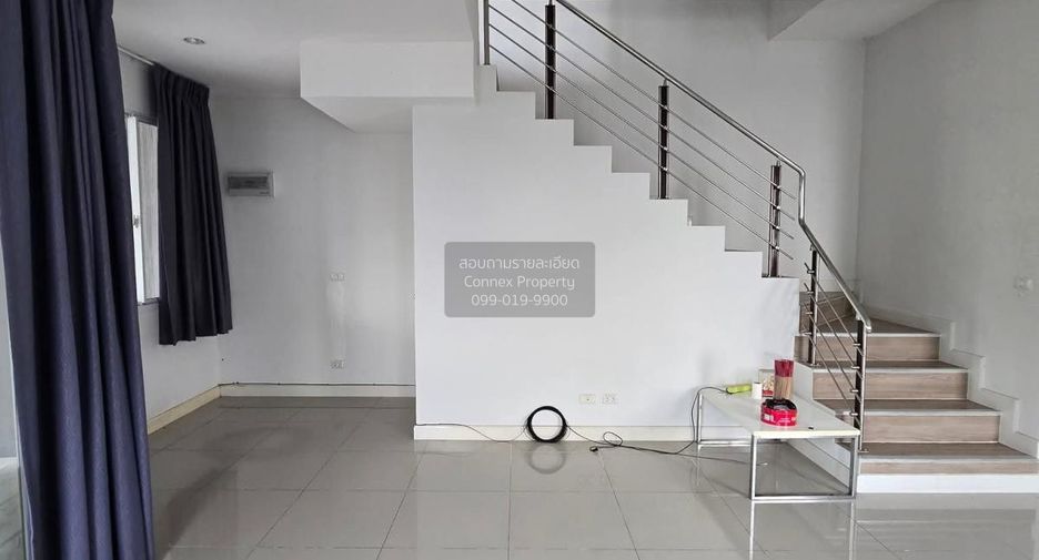 Casa adosada en venta de 3 habitaciones en Bang Khae, Bangkok