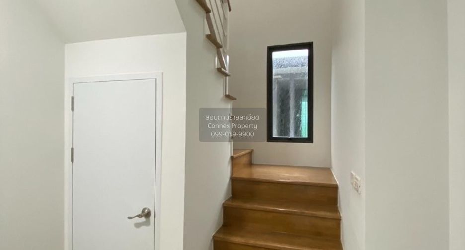 Casa adosada en venta de 3 habitaciones en Lat Krabang, Bangkok
