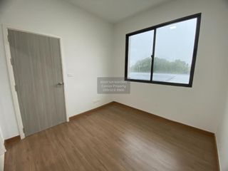 Casa adosada en venta de 3 habitaciones en Lat Krabang, Bangkok