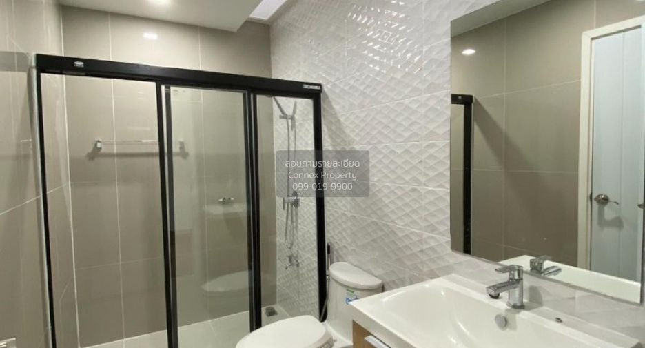 Casa adosada en venta de 3 habitaciones en Lat Krabang, Bangkok