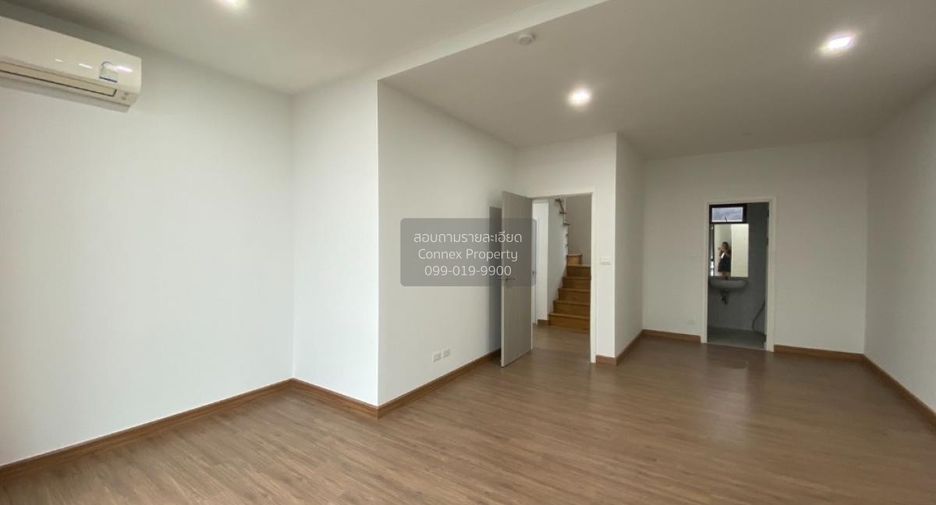 Casa adosada en venta de 3 habitaciones en Lat Krabang, Bangkok
