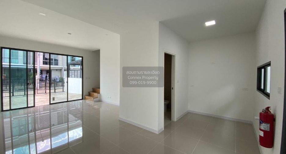 Casa adosada en venta de 3 habitaciones en Lat Krabang, Bangkok