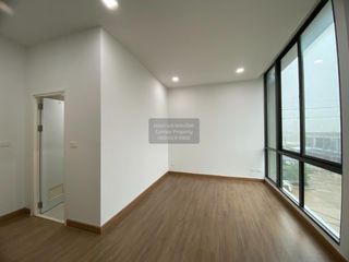 Casa adosada en venta de 3 habitaciones en Lat Krabang, Bangkok