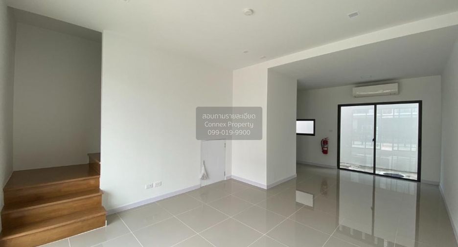Casa adosada en venta de 3 habitaciones en Lat Krabang, Bangkok