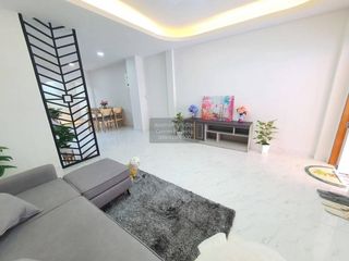 Casa adosada en venta de 2 habitaciones en Pak Kret, Nonthaburi