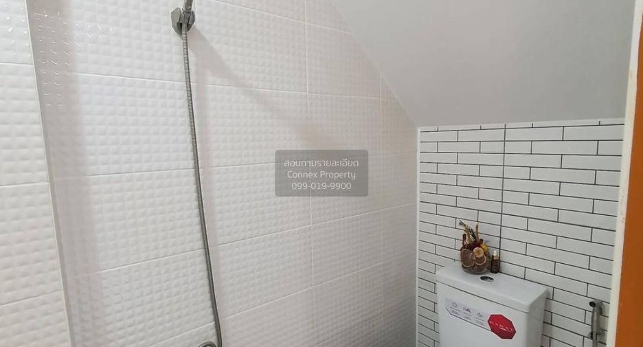 Casa adosada en venta de 2 habitaciones en Pak Kret, Nonthaburi