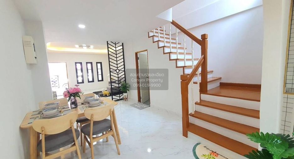 Casa adosada en venta de 2 habitaciones en Pak Kret, Nonthaburi