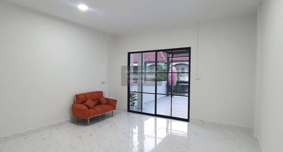 Casa adosada en venta de 2 habitaciones en Pak Kret, Nonthaburi