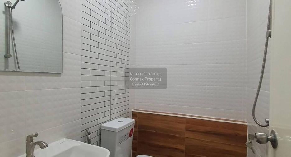 Casa adosada en venta de 2 habitaciones en Pak Kret, Nonthaburi